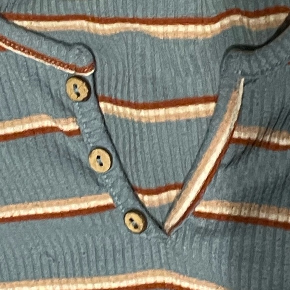 low crop baby tee - baby blue - Picture 3 of 3